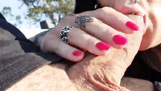 Moglie italiana troia spompina il marito sulla panchina al parco