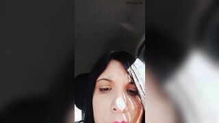 Non fare colare la sborra che mi sporco....ingoia