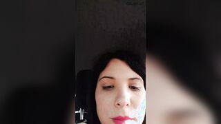 Non fare colare la sborra che mi sporco....ingoia