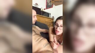 Pompino fidanzata italiana che se lo fa sbattere tutto in gola