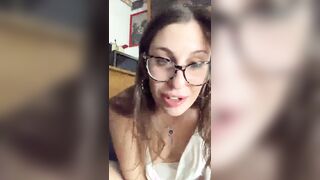 Pompino fidanzata italiana che se lo fa sbattere tutto in gola