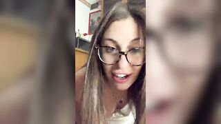 Pompino fidanzata italiana che se lo fa sbattere tutto in gola