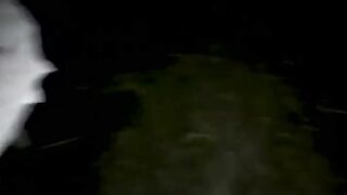 Trio in macchina con zoccola italiana troia e due amici che la masturbano