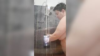 Mi masturbo per te sotto la doccia amare