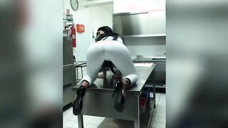 Denise B. del ristorante la pecora nera fa la porca in cucina