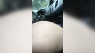 Pompino in auto amica italiana sposata con bel culo