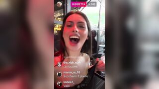 A 100 persone tiro fuori le tette - Condividete sta cazzo di diretta