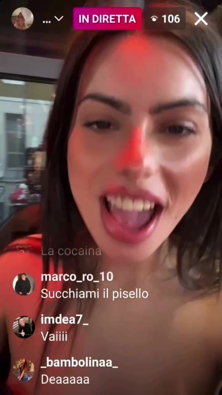 A 100 persone tiro fuori le tette - Condividete sta cazzo di diretta
