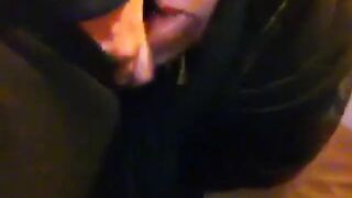 Fidanzata diciottenne ai suoi primi pompini