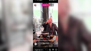 Fatevi tutti le seghe cosi godo anche io... A100 persone tiro fuori le tette