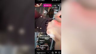 Fatevi tutti le seghe cosi godo anche io... A100 persone tiro fuori le tette