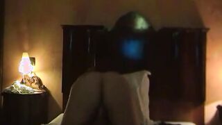 NON C'E' CAMPO...Moglie scopa con l'amante al cellulare col cornuto