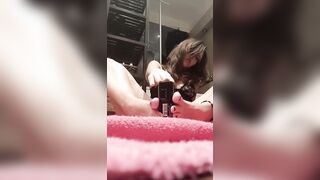 Zoccola italiana ti sega il cazzo coi suoi piedini