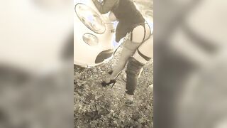 Fatta scopare da bull sul cofano della macchina