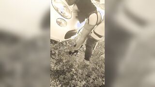 Fatta scopare da bull sul cofano della macchina