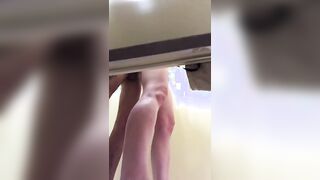 Spy coppia che fa sesso in bagno pubblico