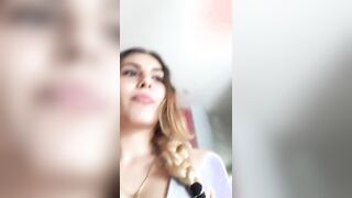 Biondina italiana in live Periscope