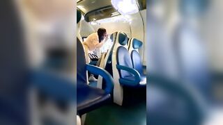Moglie cornuta va fuori di testa sul treno e fa scenata di gelosia
