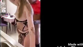 Ma dai devo lavare i piatti smettila...Ho voglia di scoparti ora