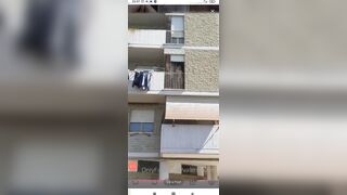 Valeria esibizionista nuda alla finestra