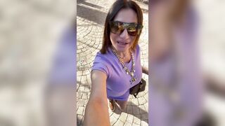 Sei talmente troia che quando piangi e ti cadono le lacrimi ti lecchi pure quelle