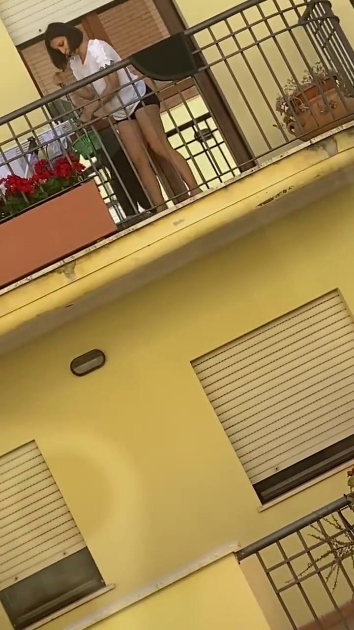Spia la vicina di casa bonazza