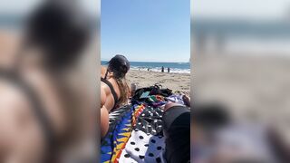 Fica con gran culo in spiaggia con plug anale