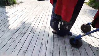 Moglie italiana matura si fa palpeggiare le tettona al parco