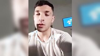 Coppia giovane italiana con morettina che spompina il fidanzato in webcam