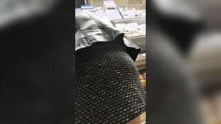 Upskirt moglie italiana al supermercato