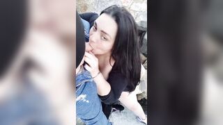 Sono una gran troia e lo spompino sugli scogli...DATEMI TUTTI LA SBORRA IN BOCCA