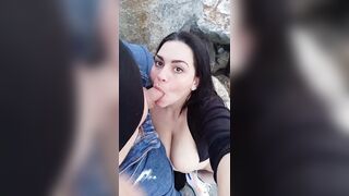 Sono una gran troia e lo spompino sugli scogli...DATEMI TUTTI LA SBORRA IN BOCCA