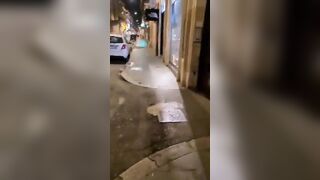 Serena Rinaldi cammina in mutandine e reggiseno in Via del Corso parte 2