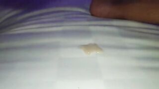 Le piace leccare lo sperma caldo