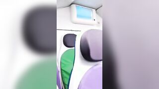 Ragazza italiana esce le tette in treno