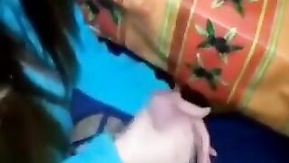 Pompino stotto il tavolo durante la cena con bella sborrata in bocca