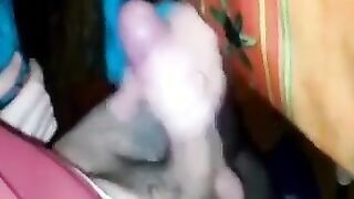 Pompino stotto il tavolo durante la cena con bella sborrata in bocca