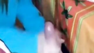 Pompino stotto il tavolo durante la cena con bella sborrata in bocca