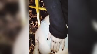 Moglie filmata che fa la troia di notte all'aperto