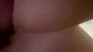 Godo e ansima scopata a pecorina AMATORIALE ITALIANO