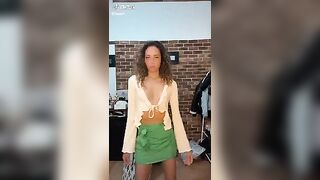 Scapezzolamento ragazza italiana Tiktok