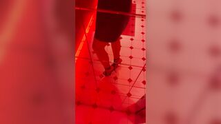 Outfit nel bagno del locale FICA ITALIANA