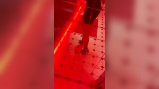 Outfit nel bagno del locale FICA ITALIANA