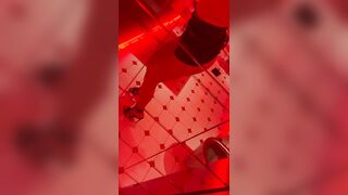 Outfit nel bagno del locale FICA ITALIANA