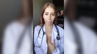 La infermiera tettona che attizza