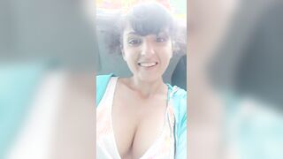 Martina mostra le tette in pubblico GIOVANE ESIBIZIONISTA ITALIANA