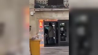 Coppia di Lecce fa sesso al distributore automatico - BECCATI A SCOPARE A LECCE