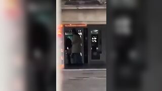 Coppia di Lecce fa sesso al distributore automatico - BECCATI A SCOPARE A LECCE