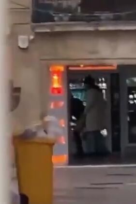 Coppia di Lecce fa sesso al distributore automatico - BECCATI A SCOPARE A LECCE