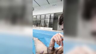 QUAN IN PISCINA E' DIFFICILE SCOPARE - COPPIA ITALIANA ALLA SPA